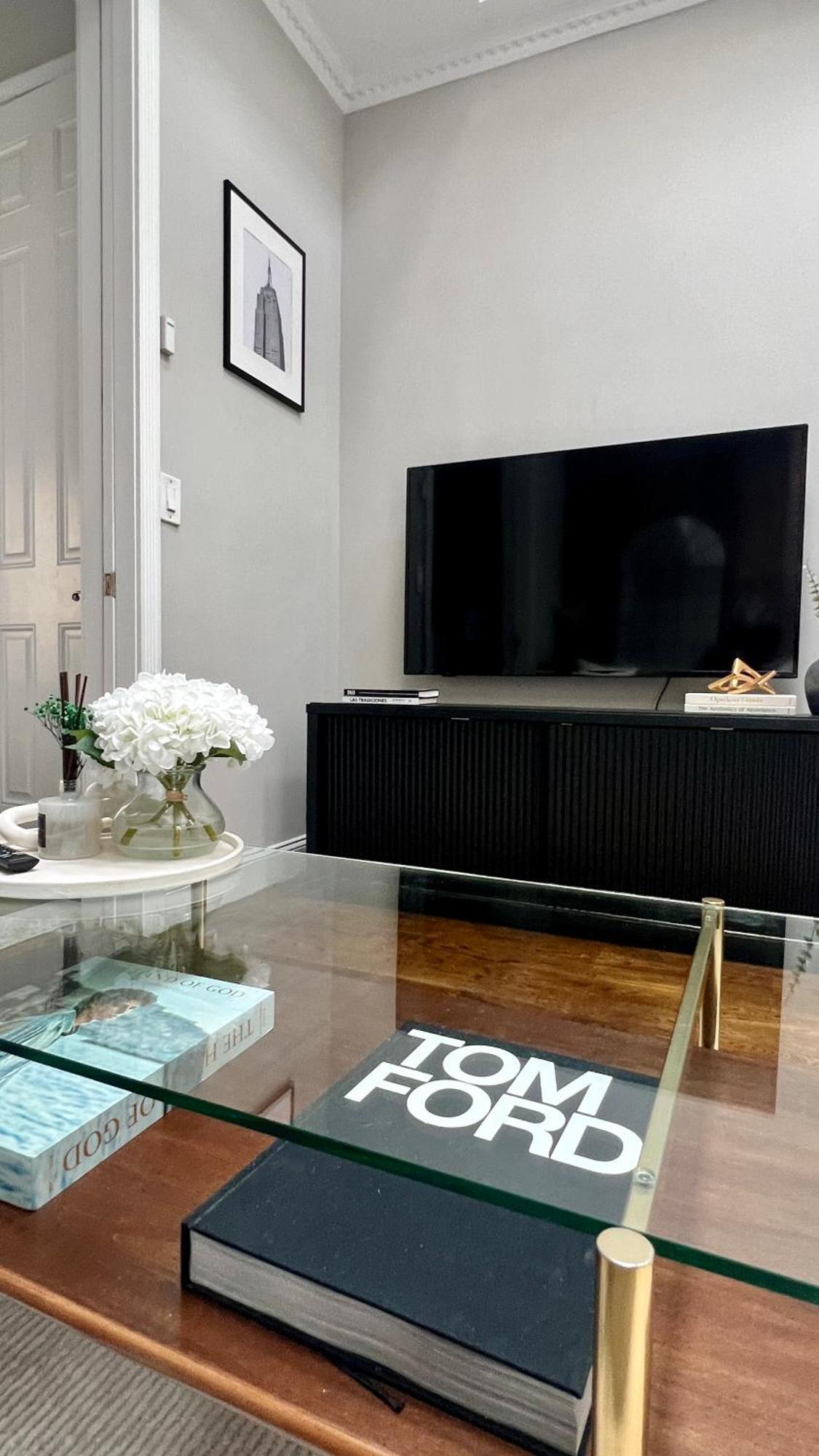 Gorgeous Exposed Brick 1 Bedroom Private Roof Deck! Nova York