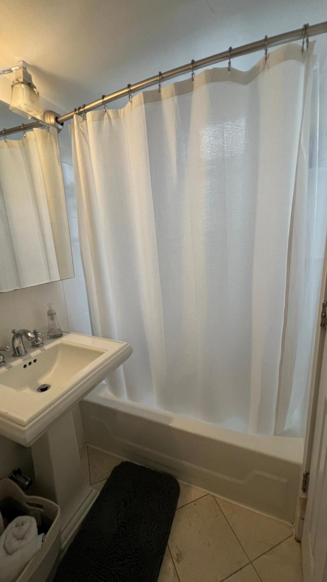 Gorgeous Exposed Brick 1 Bedroom Private Roof Deck! Apartamento Nova York